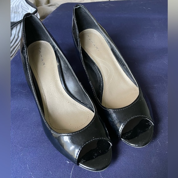 GUC - Tahari women’s open toe black patent heels Size 7 - Picture 2 of 6